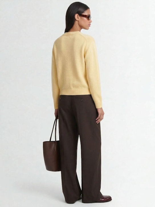 AMIYA: Nevia cashmere v-neck sweater