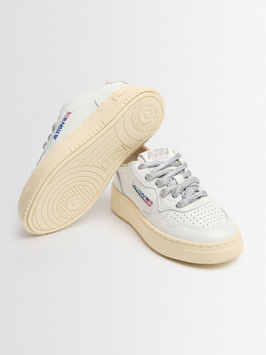 Autry - Medalist low leather lace-up sneakers