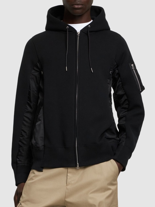 Sacai: Hoodie aus Fleece und Nylontwill