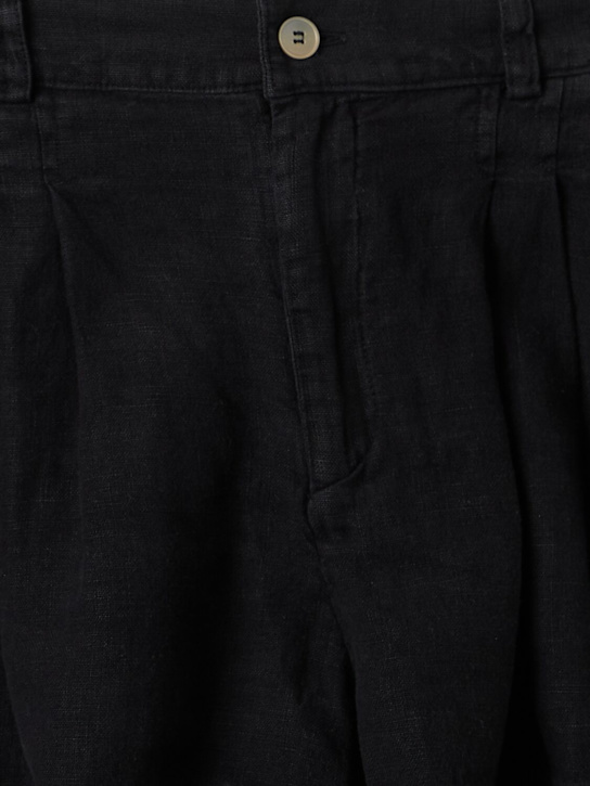 The New Society: Linen shorts