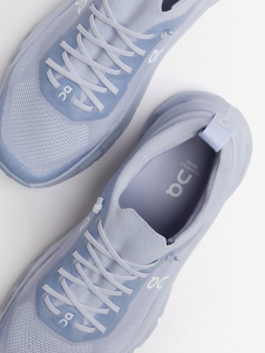 On: Cloudtilt Moon sneakers