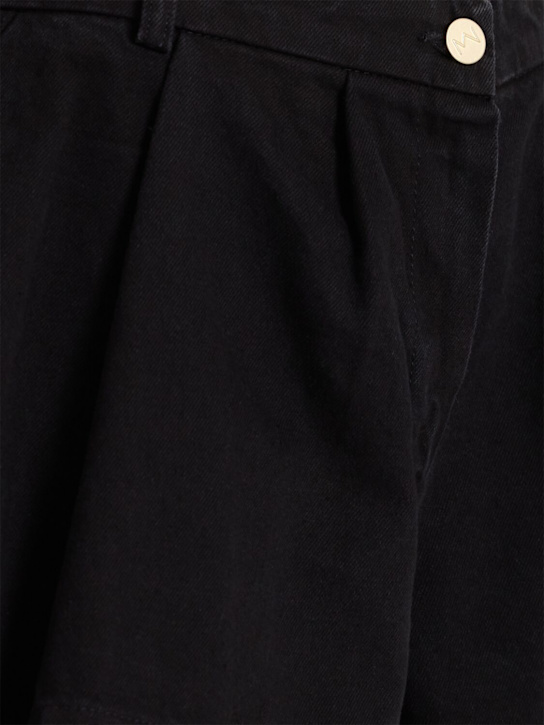 THE MANNEI: Denim pleated shorts