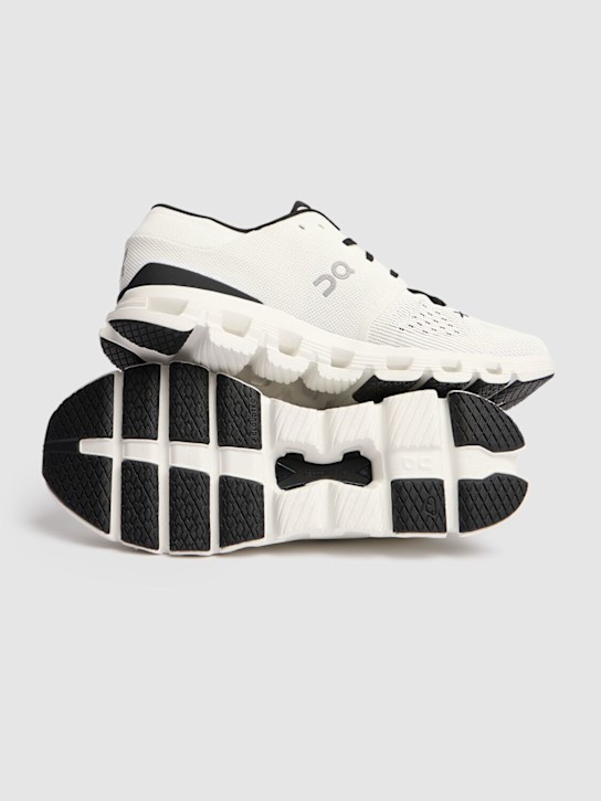 On: Cloud X 4 sneakers