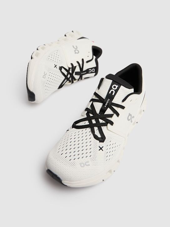 On: Cloud X 4 sneakers