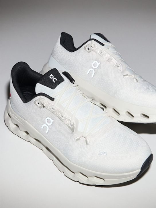 On: Cloudtilt sneakers