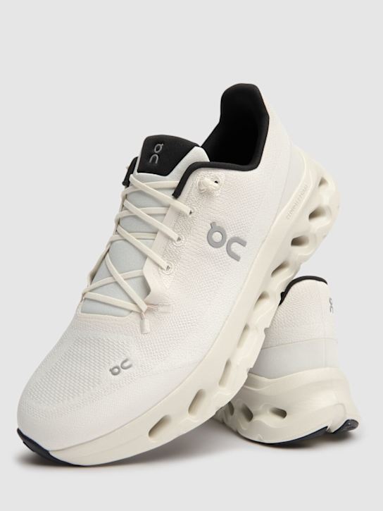 On: Cloudtilt sneakers