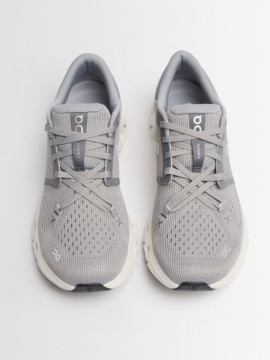 On: Cloud X 4 sneakers
