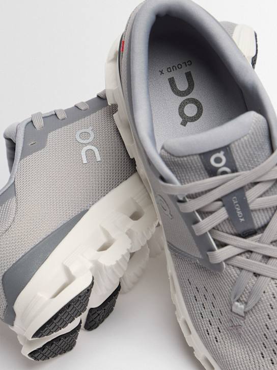On: Cloud X 4 sneakers