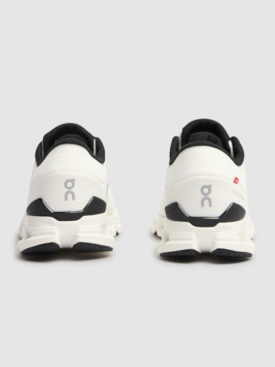 On: Cloud X 4 sneakers