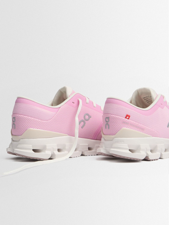On: Cloud X 4 sneakers