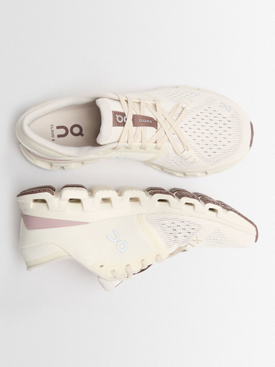 On: Cloud X 4 sneakers