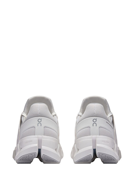 On: Cloudswift 4 AD sneakers