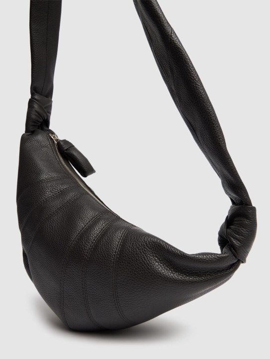 Lemaire: Kleine Tasche aus Narbleder „Croissant“