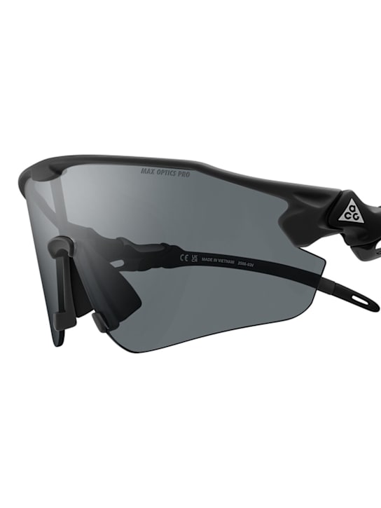 Nike: ACG Vista Peak Photochromic sunglasses
