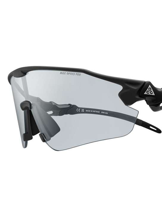 Nike: ACG Vista Peak Photochromic sunglasses