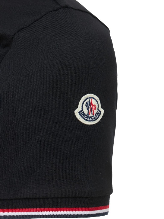 Moncler: T-SHIRT AUS STRETCH-BAUMWOLLJERSEY