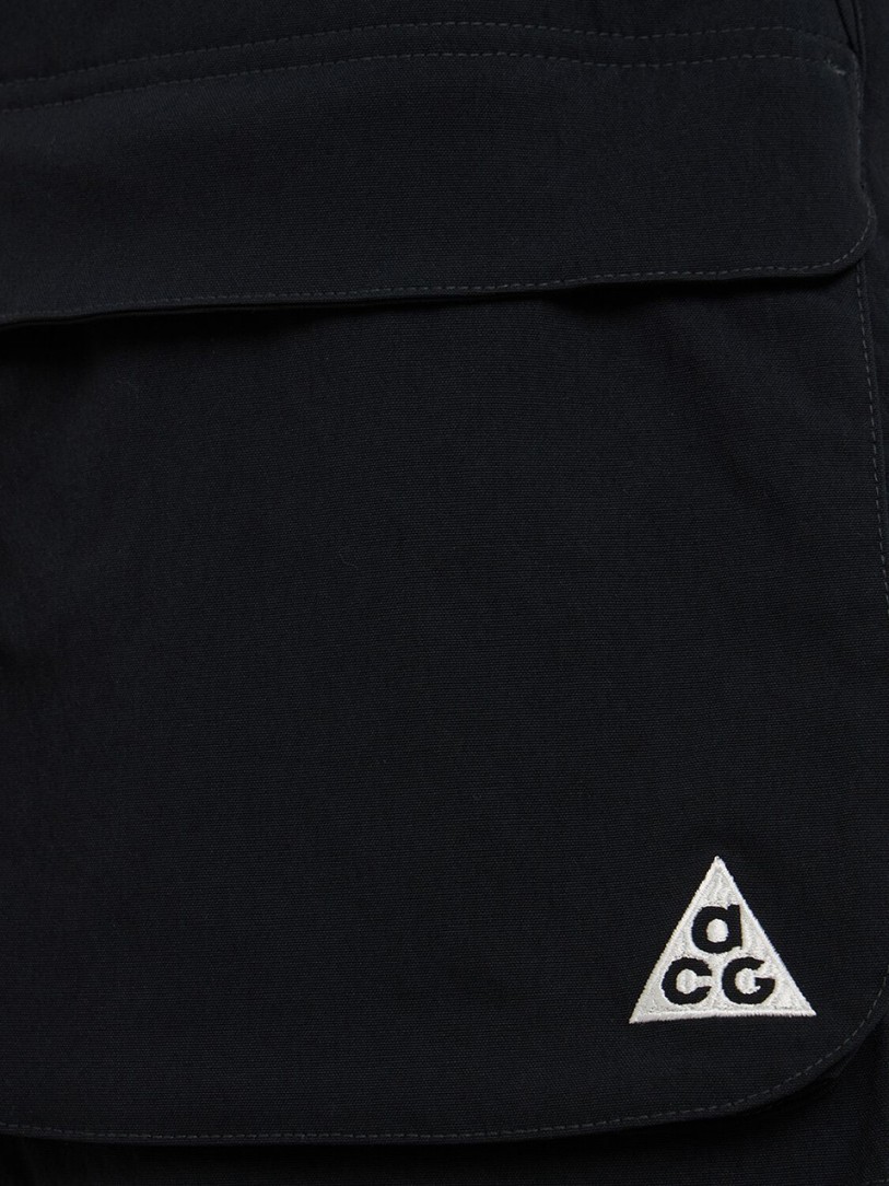 Nike: Cargo shorts with side pockets