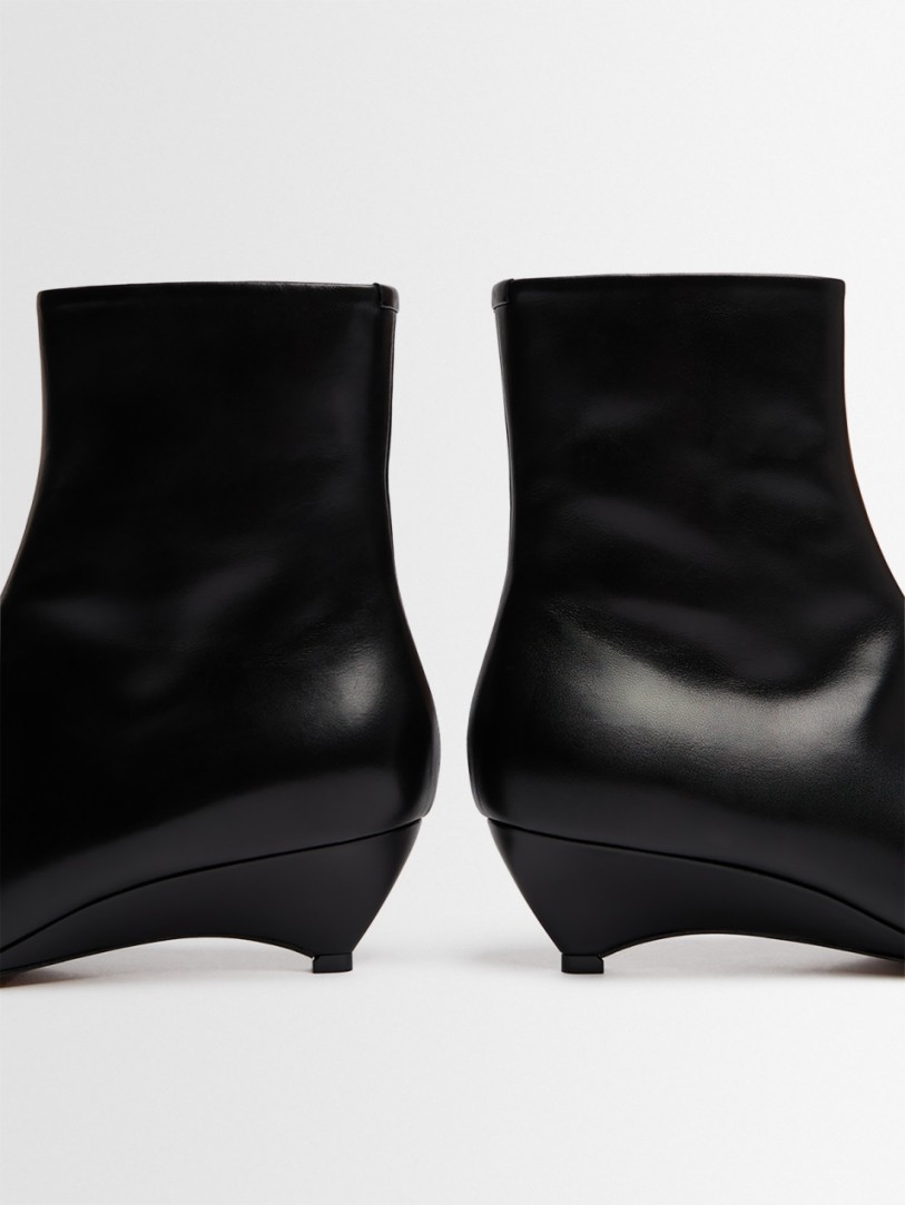 Jil Sander: Arc heeled leather ankle boots