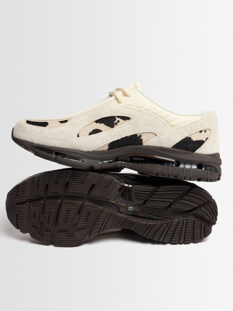 New Balance: U1890 sneakers