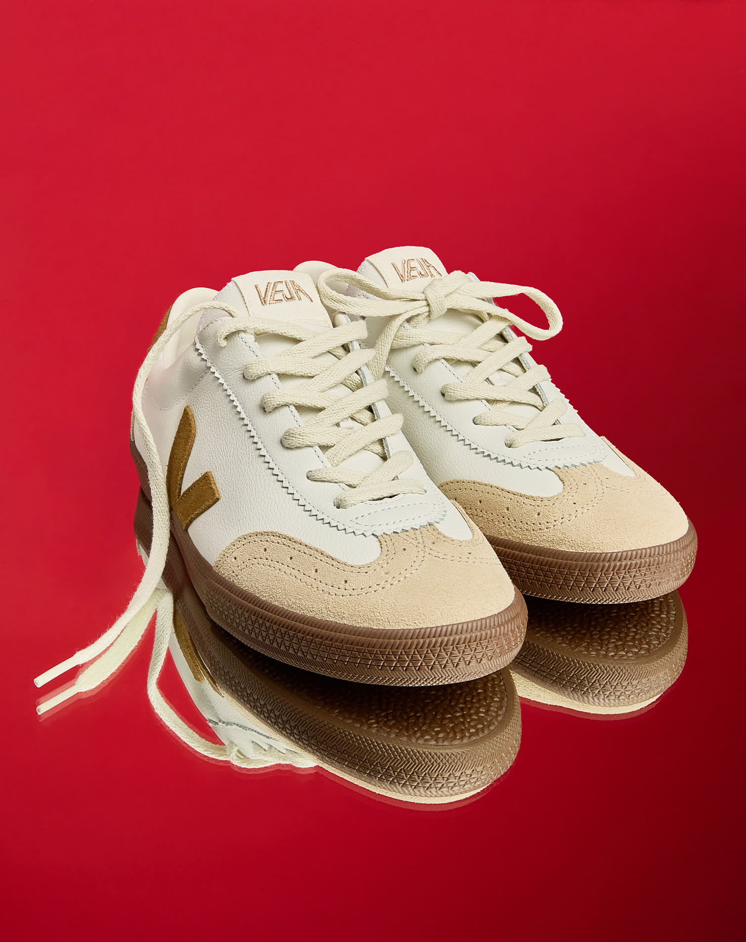 Sneakers Veja Volley bianche e beige