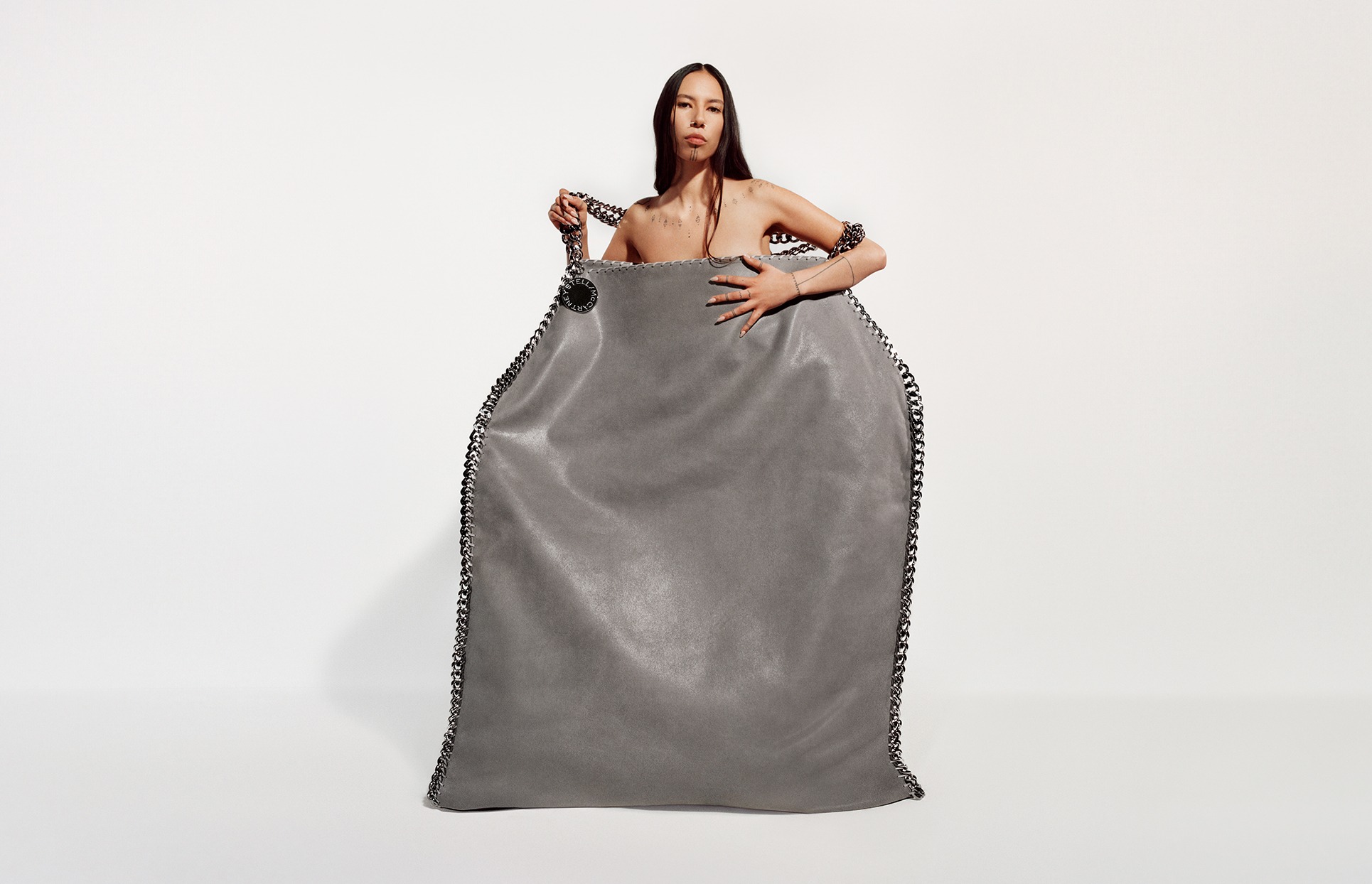 Stella McCartney Falabella gigante grigia