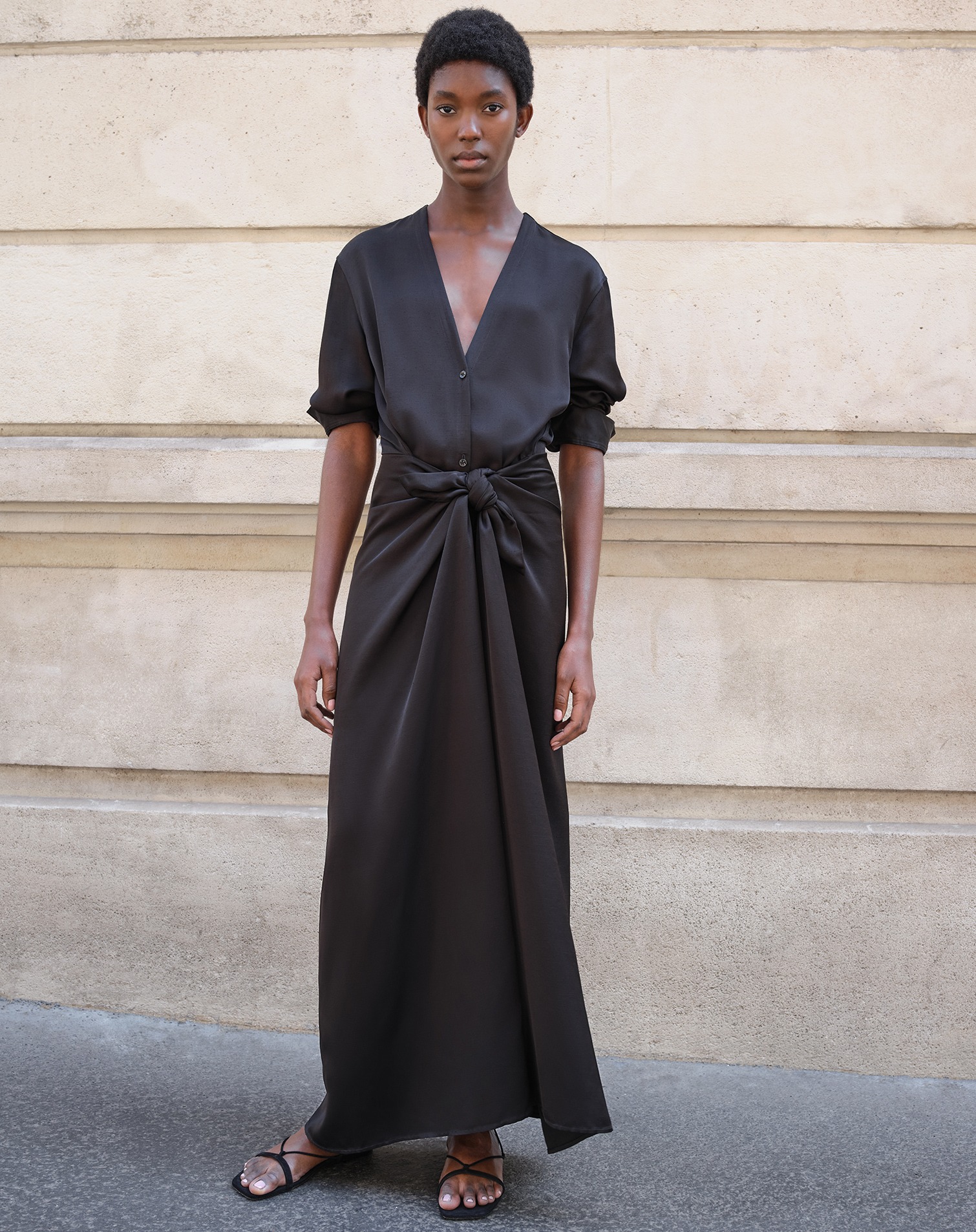 Vestito lungo Toteme in raso di viscosa nero con nodo