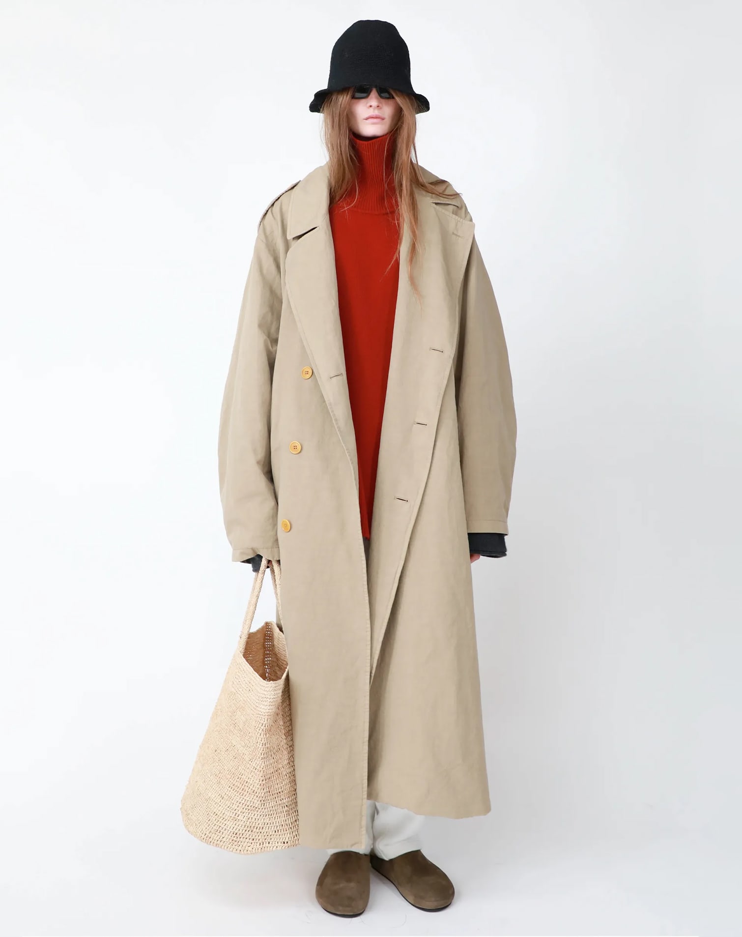 Trench beige lungo in outfit